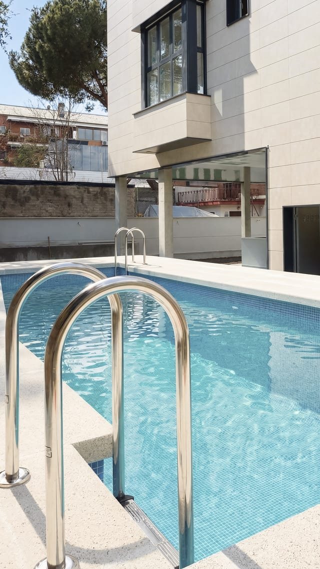 Edificio de 6 apartamentos en Madrid — imagen 6 de 7