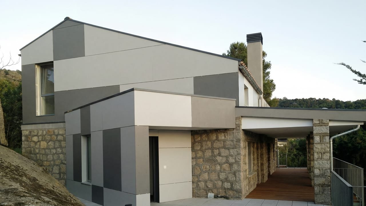 Ampliación y reforma de antigua vivienda en San Bartolomé de Pinares — imagen 3 de 9