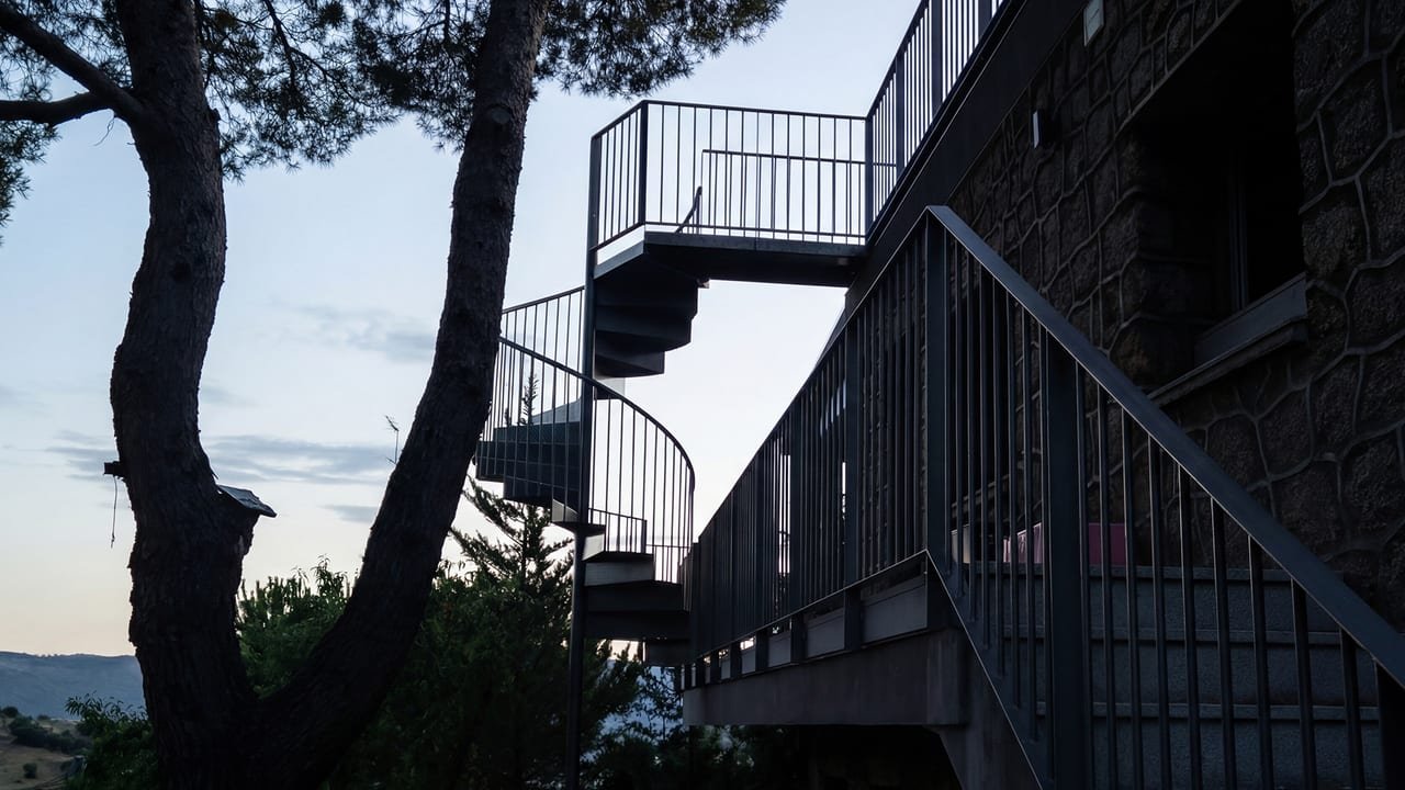 Ampliación y reforma de antigua vivienda en San Bartolomé de Pinares — imagen 4 de 9