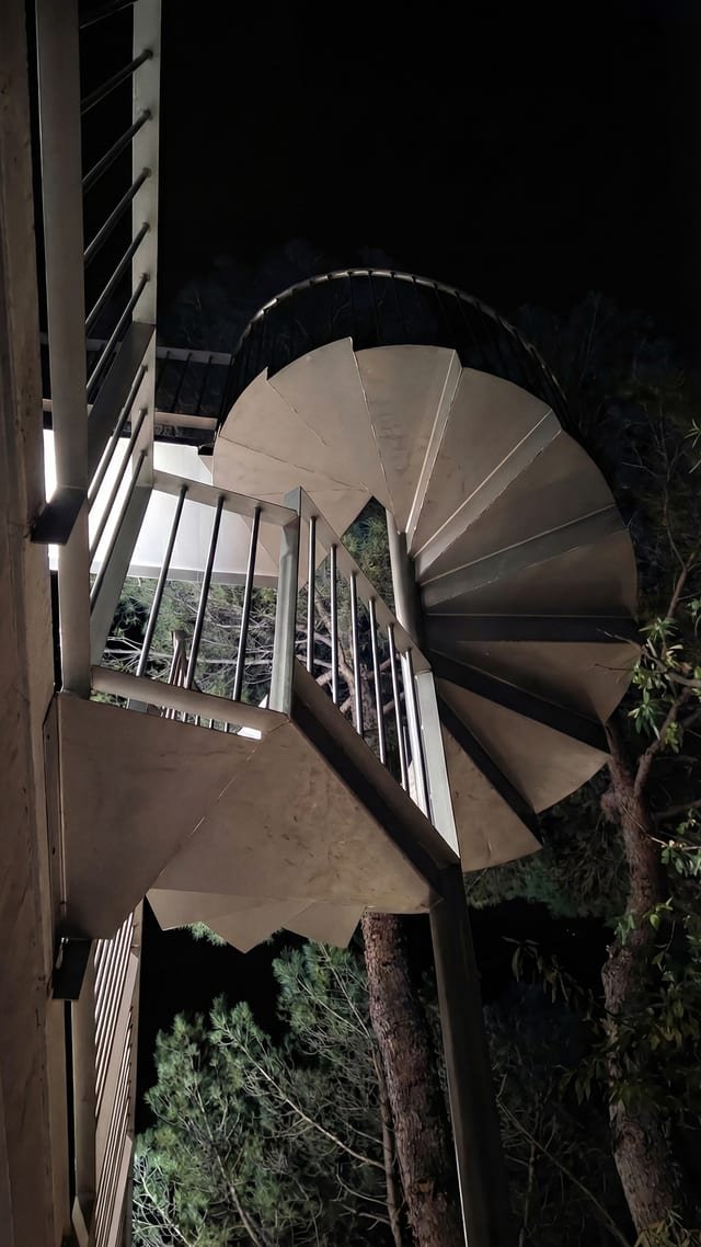 Ampliación y reforma de antigua vivienda en San Bartolomé de Pinares — imagen 8 de 9